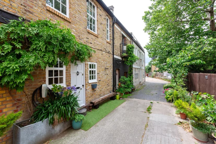 Charming Three Bedroom Retreat in England
