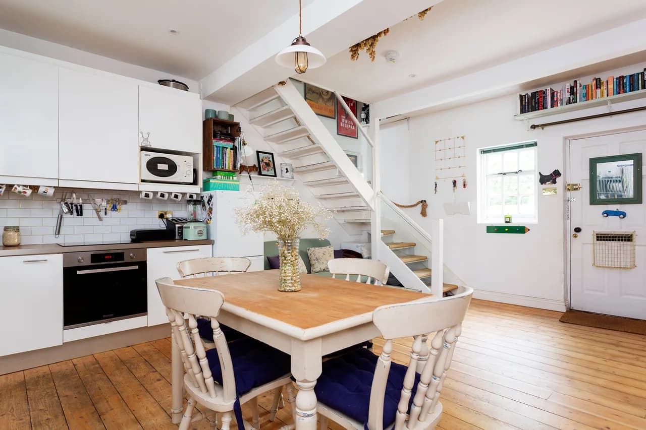 Charming Three Bedroom Retreat in London, photo 4
