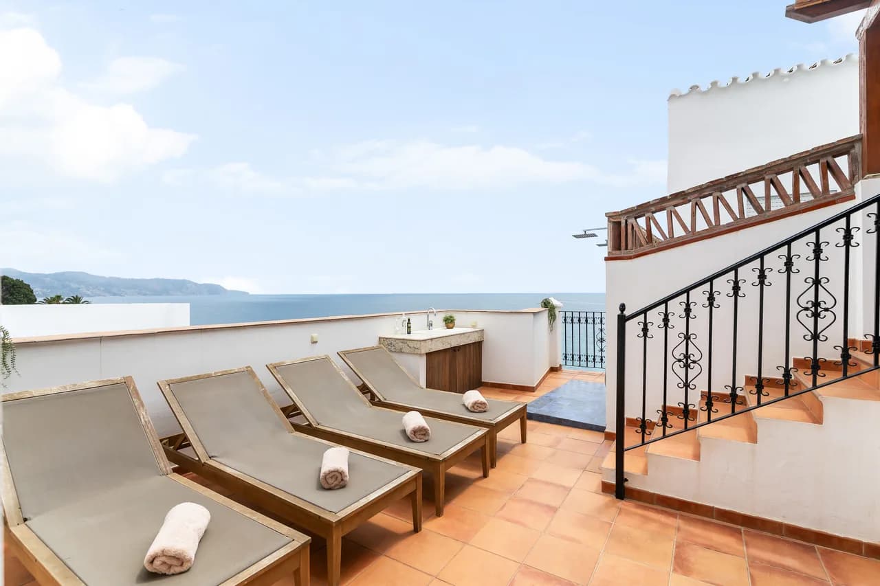 Terrace-Focused Villa in Costa del Sol photo 3