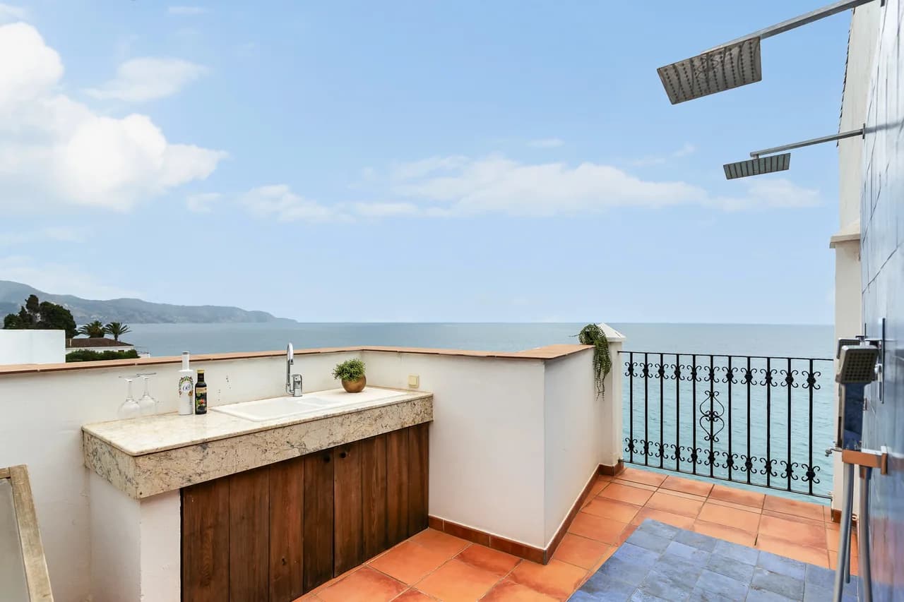Terrace-Focused Villa in Costa del Sol photo 4