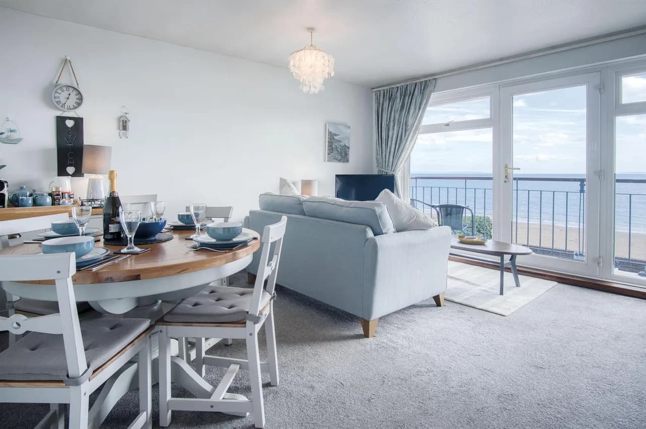 17 Beach Court - 2 Bed Apartment - Saundersfoot photo 2