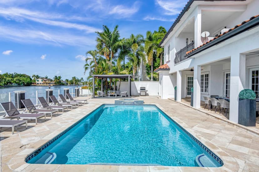 Waterfront Eight Bedroom Villa in Fort Lauderdale