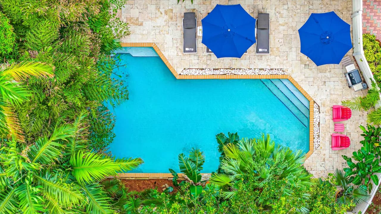 Heated pool / Quiet Neighborhood / Family Vacation / Escape Key photo 5