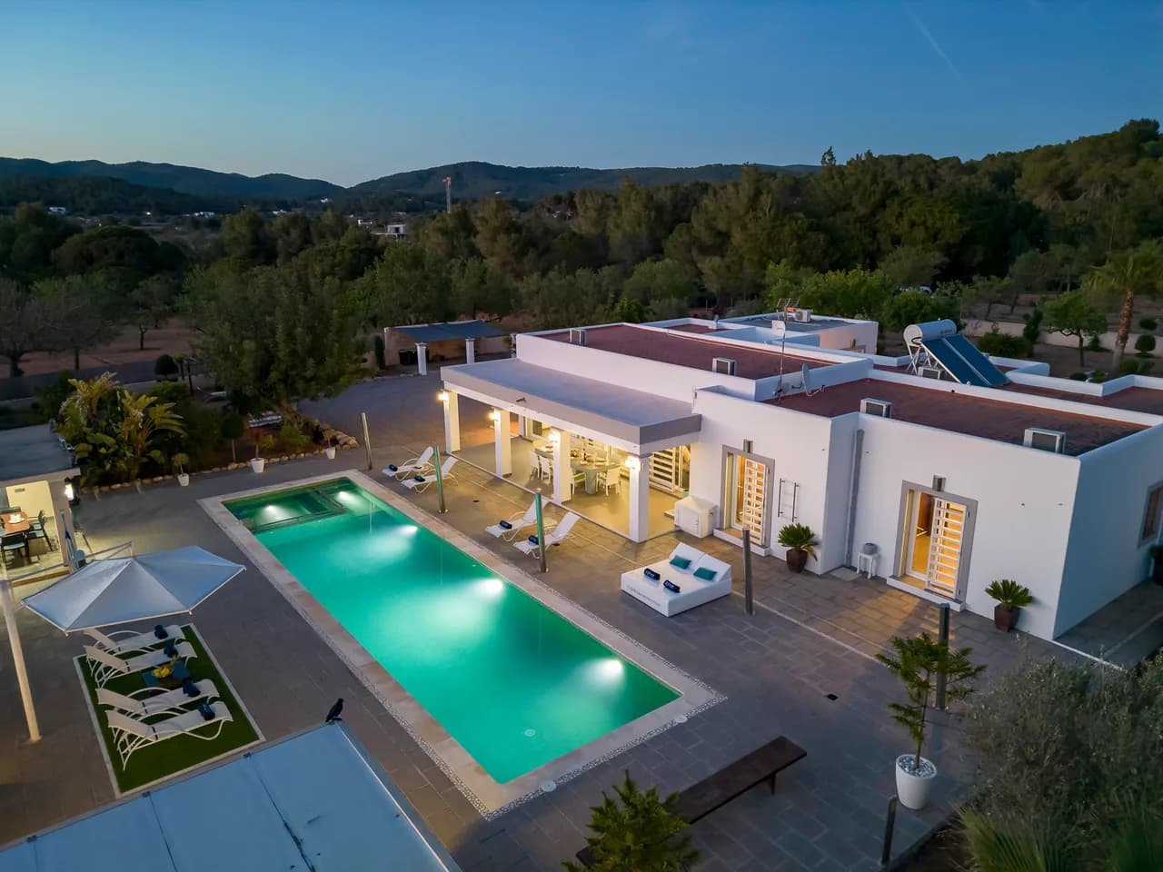 Spacious Five Bedroom Villa in San Antonio Ibiza, foto 2