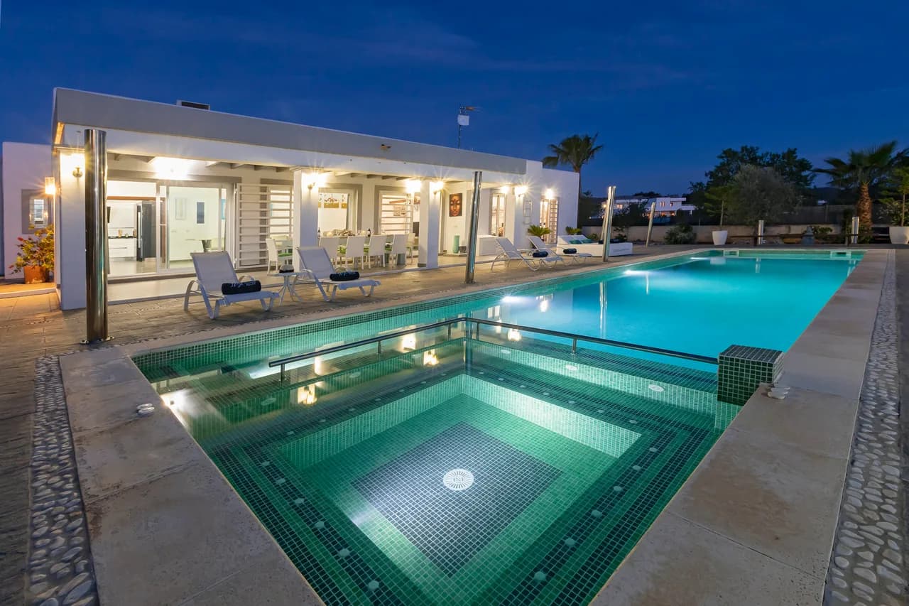 Spacious Five Bedroom Villa in San Antonio Ibiza, foto 3