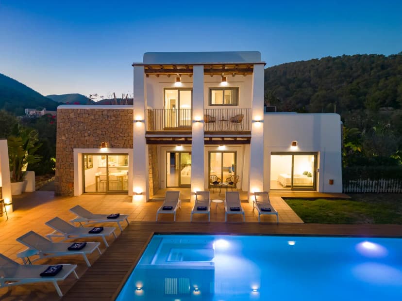 Spacious Six Bedroom Retreat in Mallorca