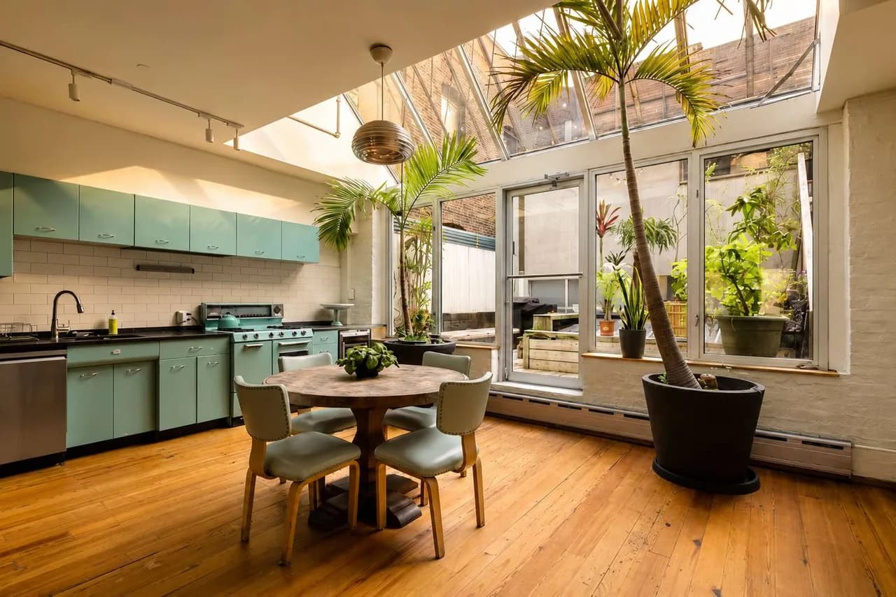 Charming Duplex with Garden in New York City photo 4