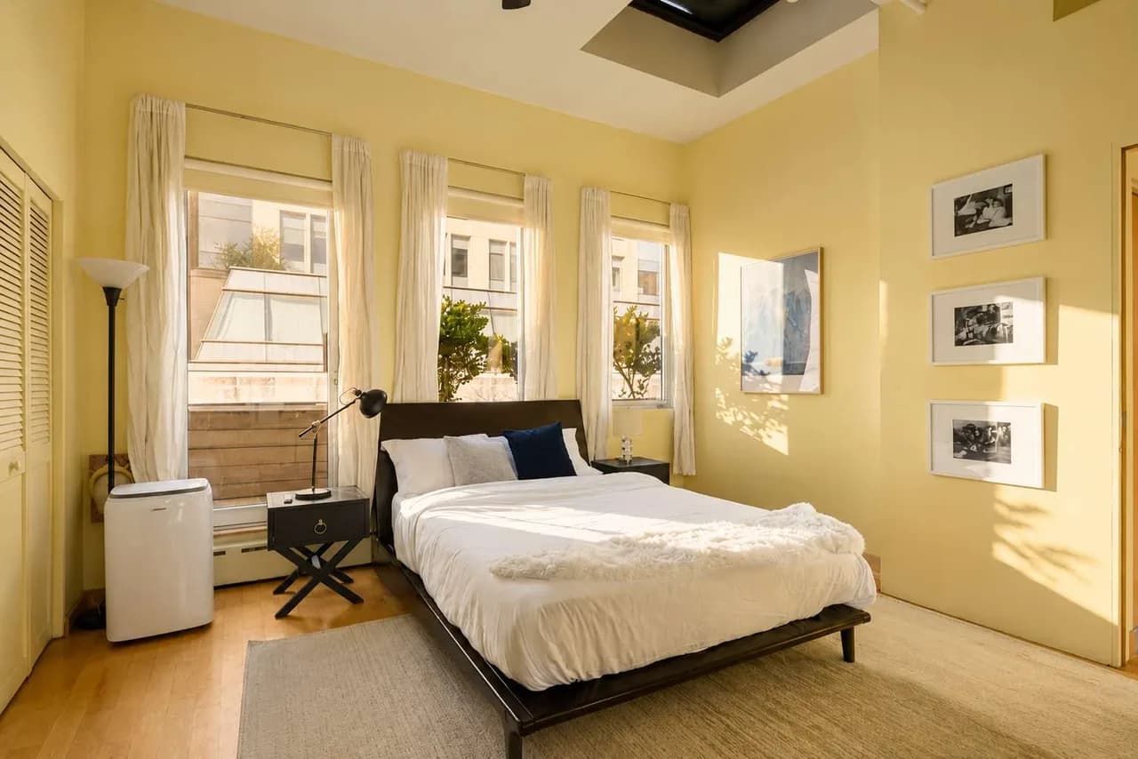 Charming Duplex with Garden in New York City photo 5