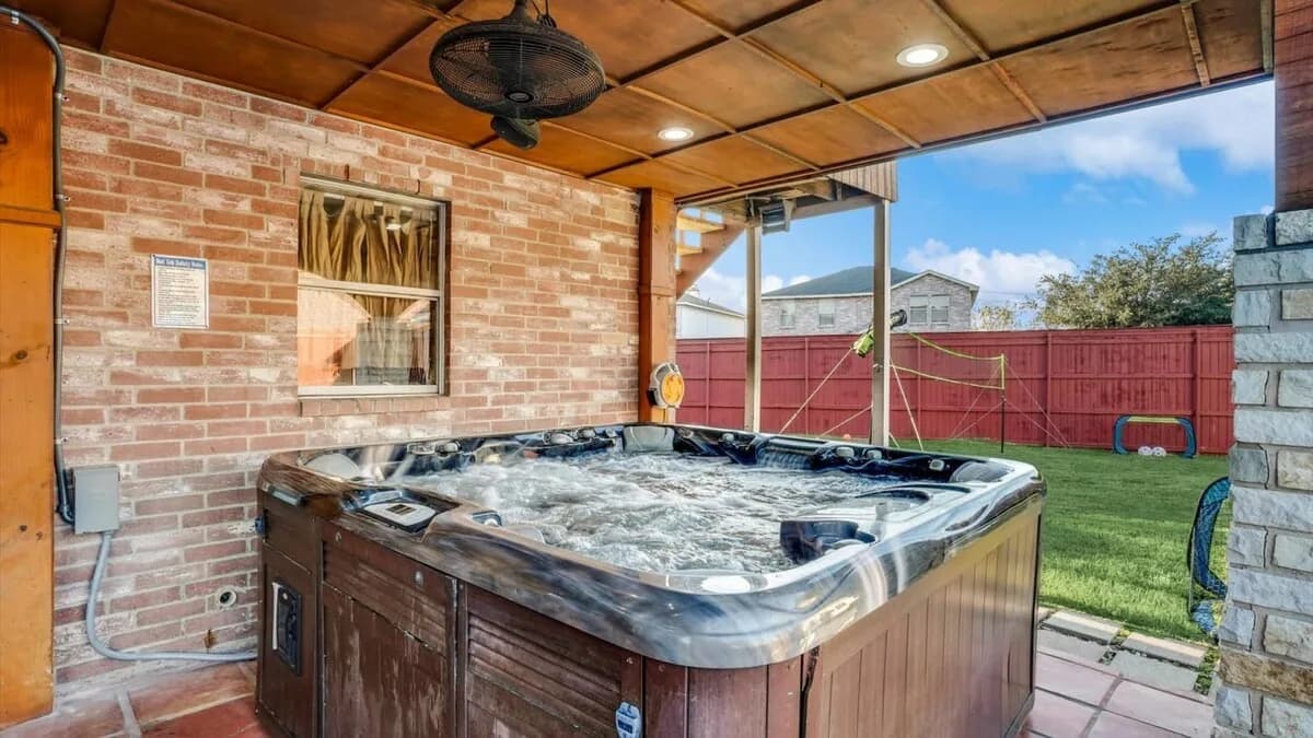 Grand Prairie 5BR | Pool, Cinema & Pool Table photo 3