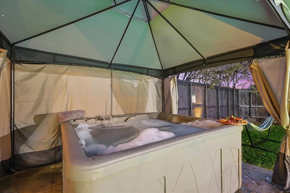 Hochwertiges 6BR/2.5B Haus mit Pool, Whirlpool & Spielzimmer, Foto 3