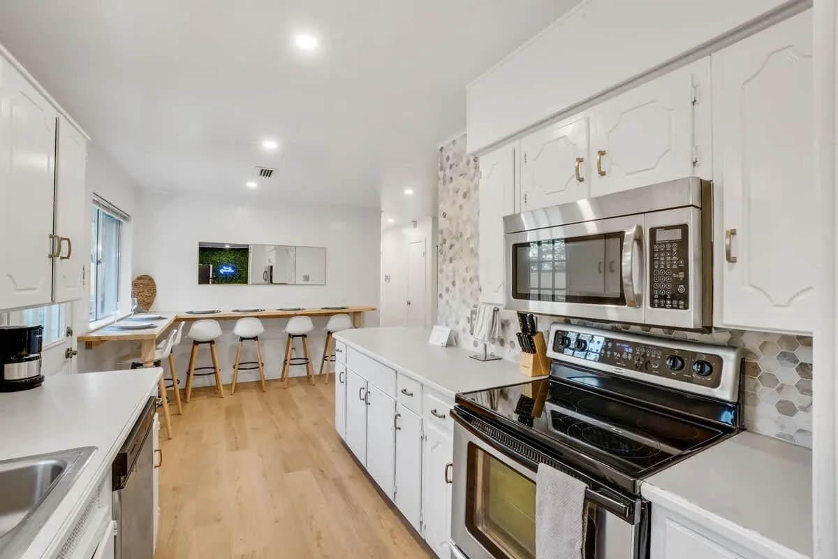 4BR Irving Home w/ Pool, Hot Tub & Fire Pit photo 5