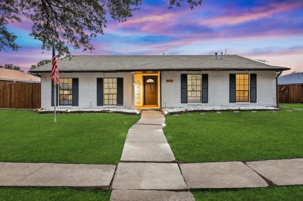 Spacious 5BR 2BA Home | Pool, Grill & Game Room, photo 3