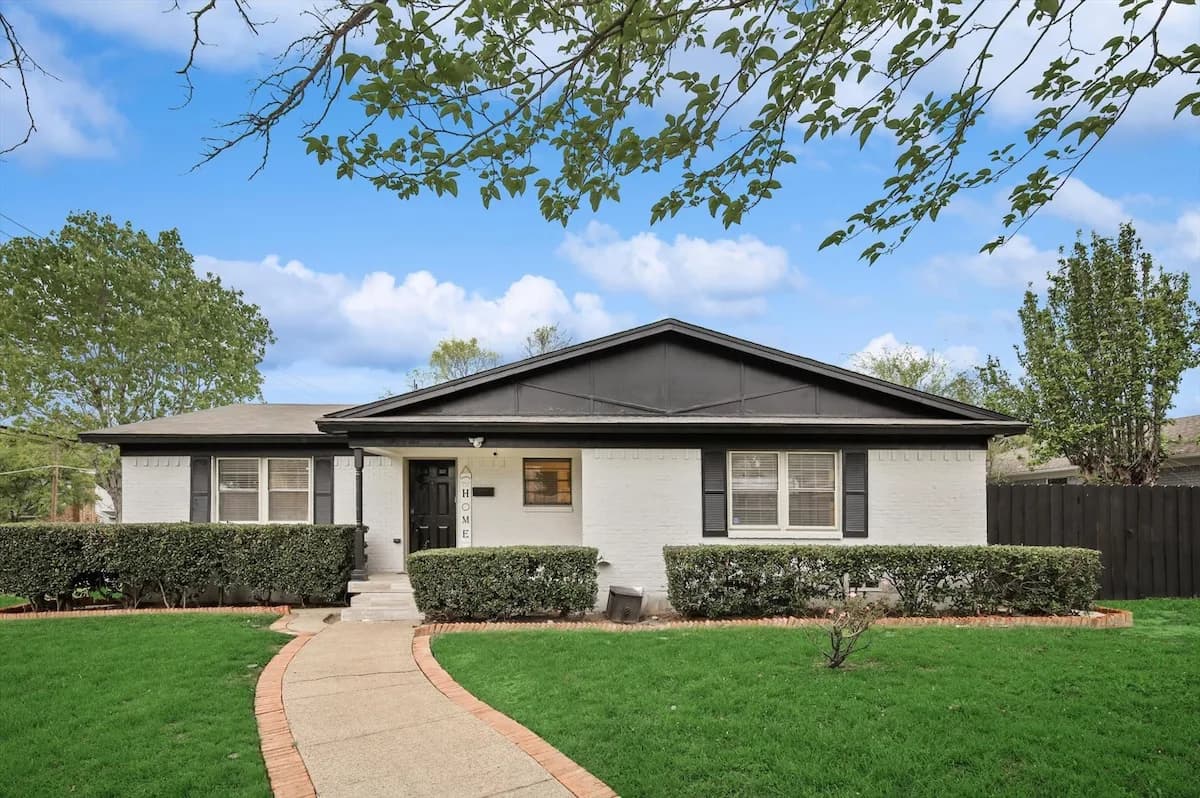 4BR Pool Home | Game Room, Pool, White Rock Lake photo 3