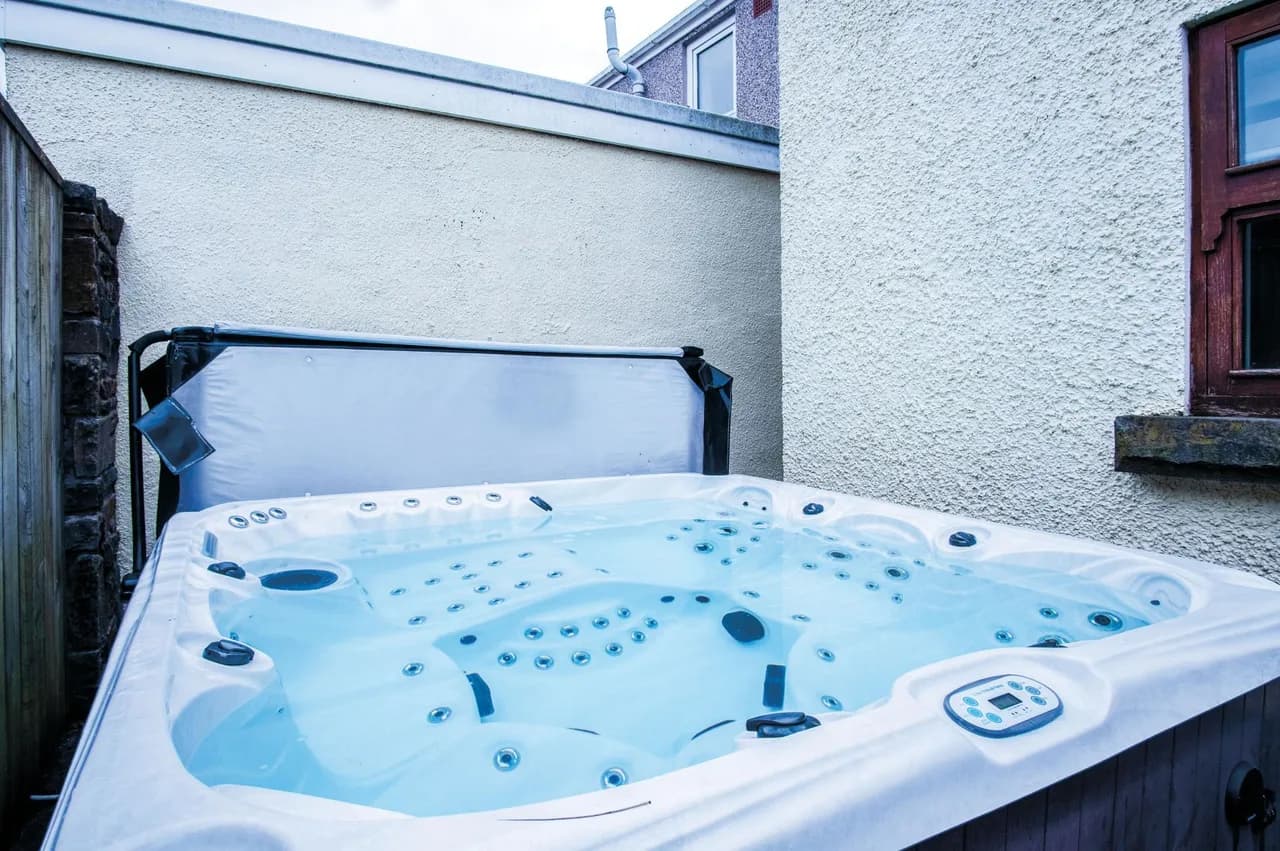 Oak Lodge - Hot Tub - Pen Y Cae Inn photo 3