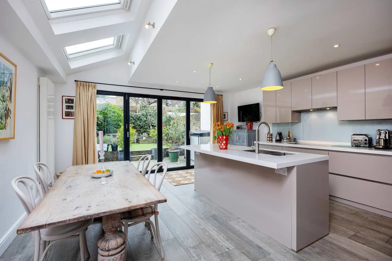 Elegant Three Bedroom Villa in London, photo 2