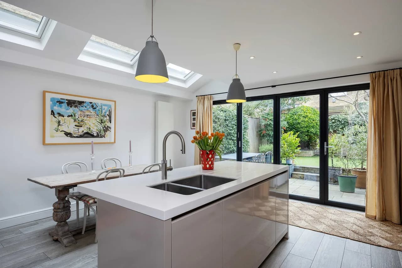 Elegant Three Bedroom Villa in London, photo 3