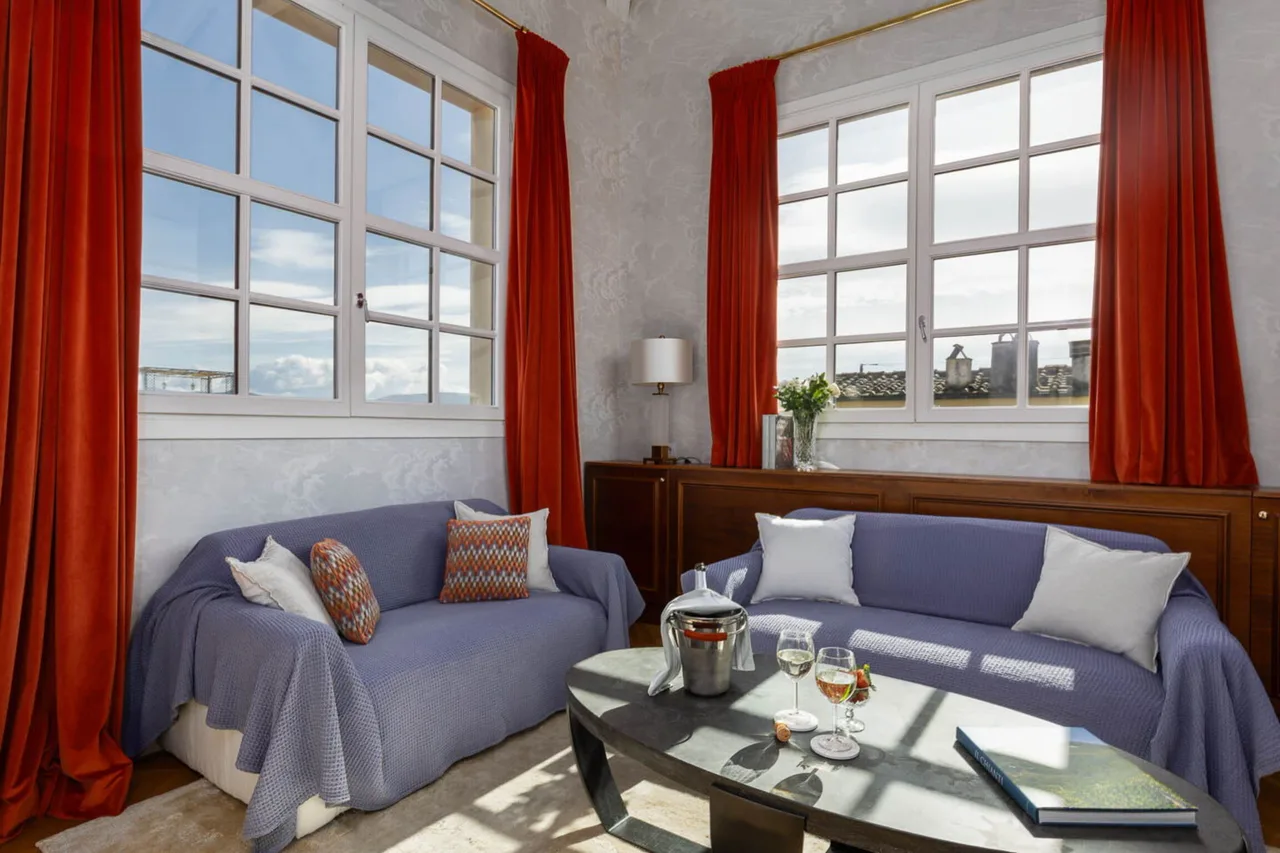 Elegant Penthouse with Scenic Views in Tuscany photo 2
