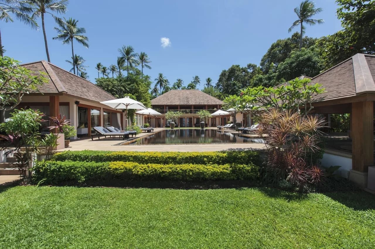 Beachfront Seven Bedroom Villa in Taling Ngam, Foto 2