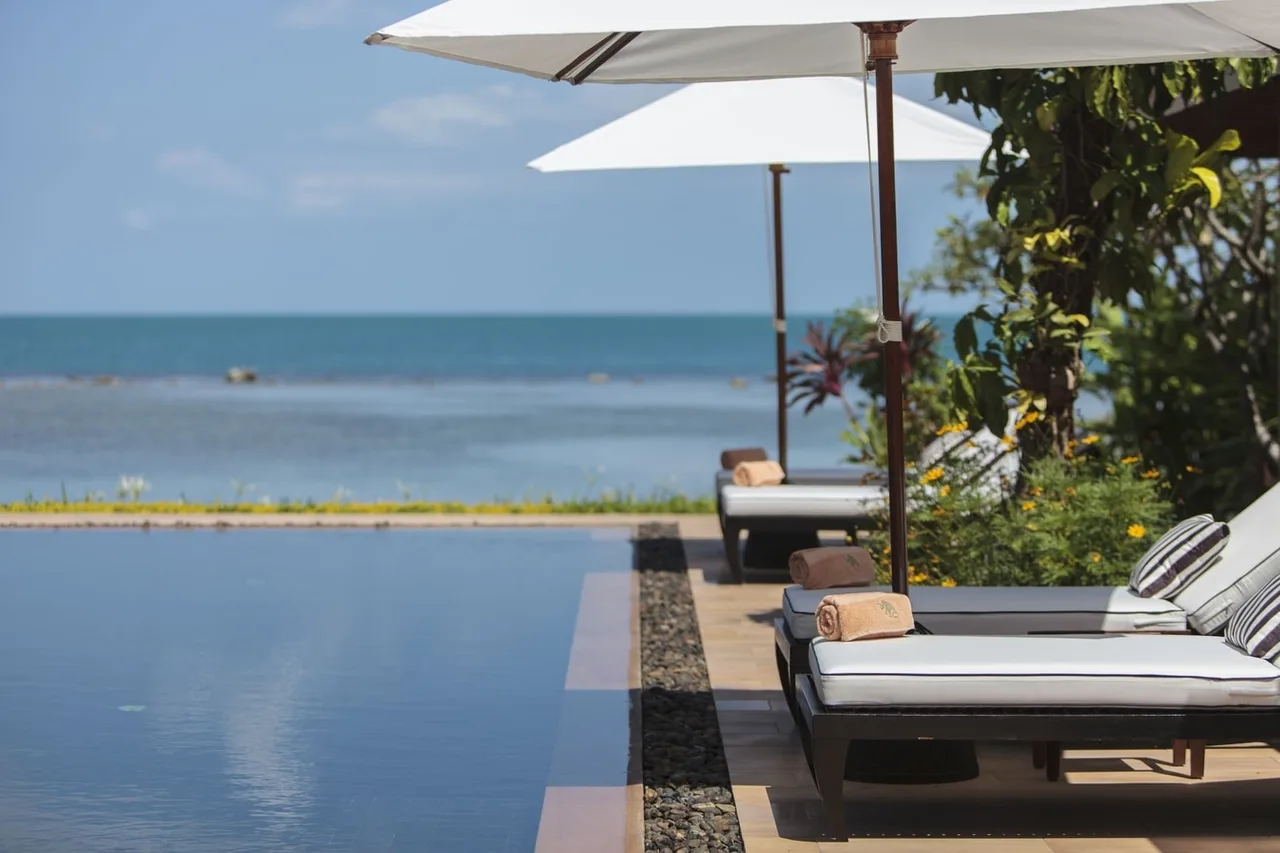 Beachfront Seven Bedroom Villa in Taling Ngam, Foto 5