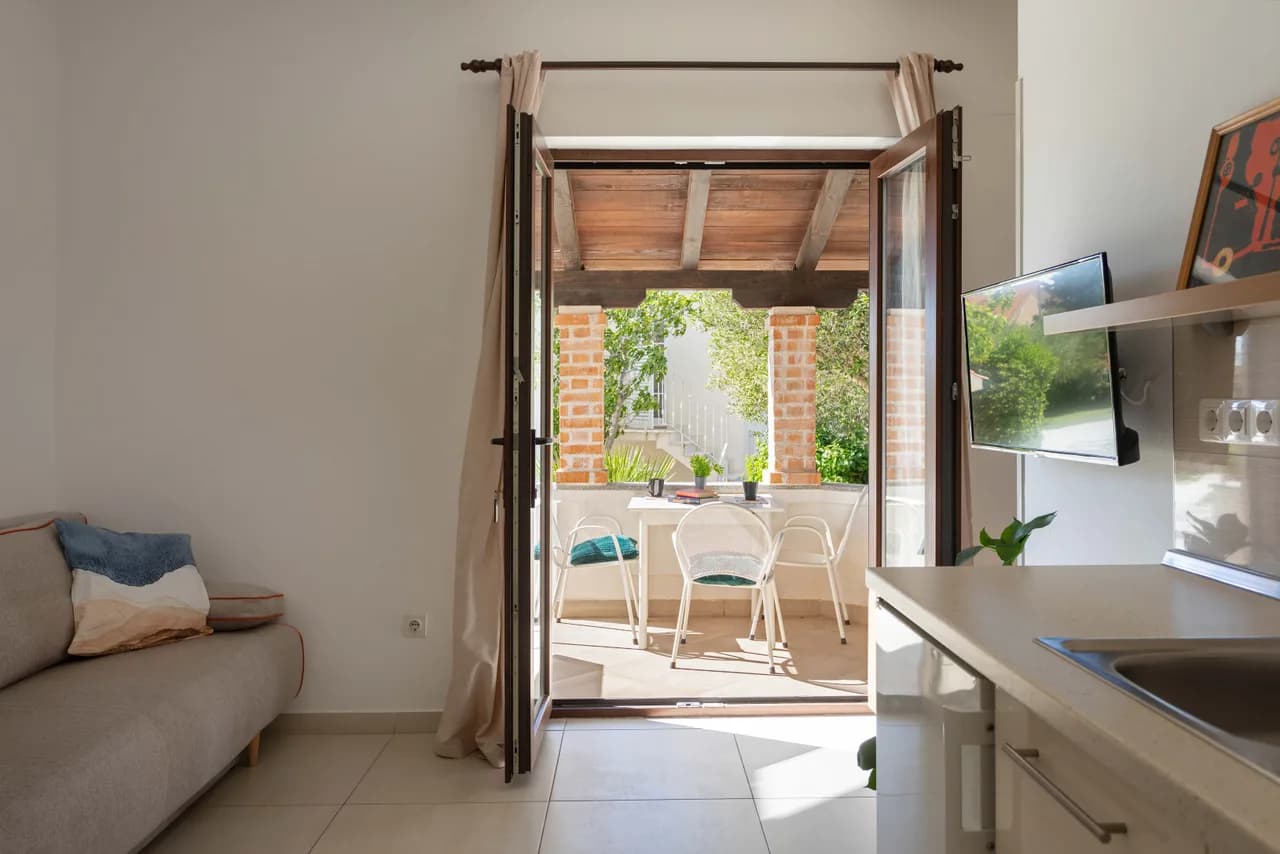 Poolside Stone One-Bedroom Residence - Marina Bok photo 5