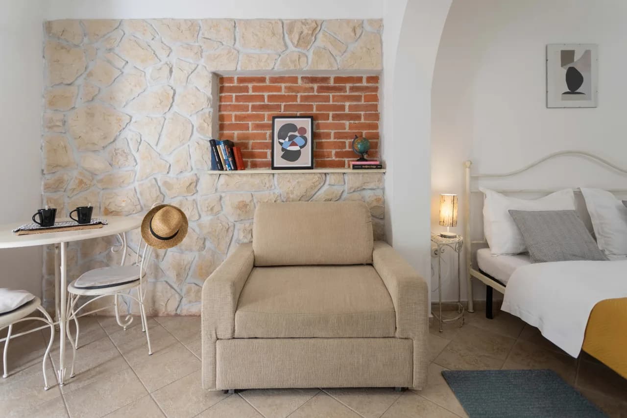 Poolside Stone - Studio with Balcony - Marina Bok photo 4