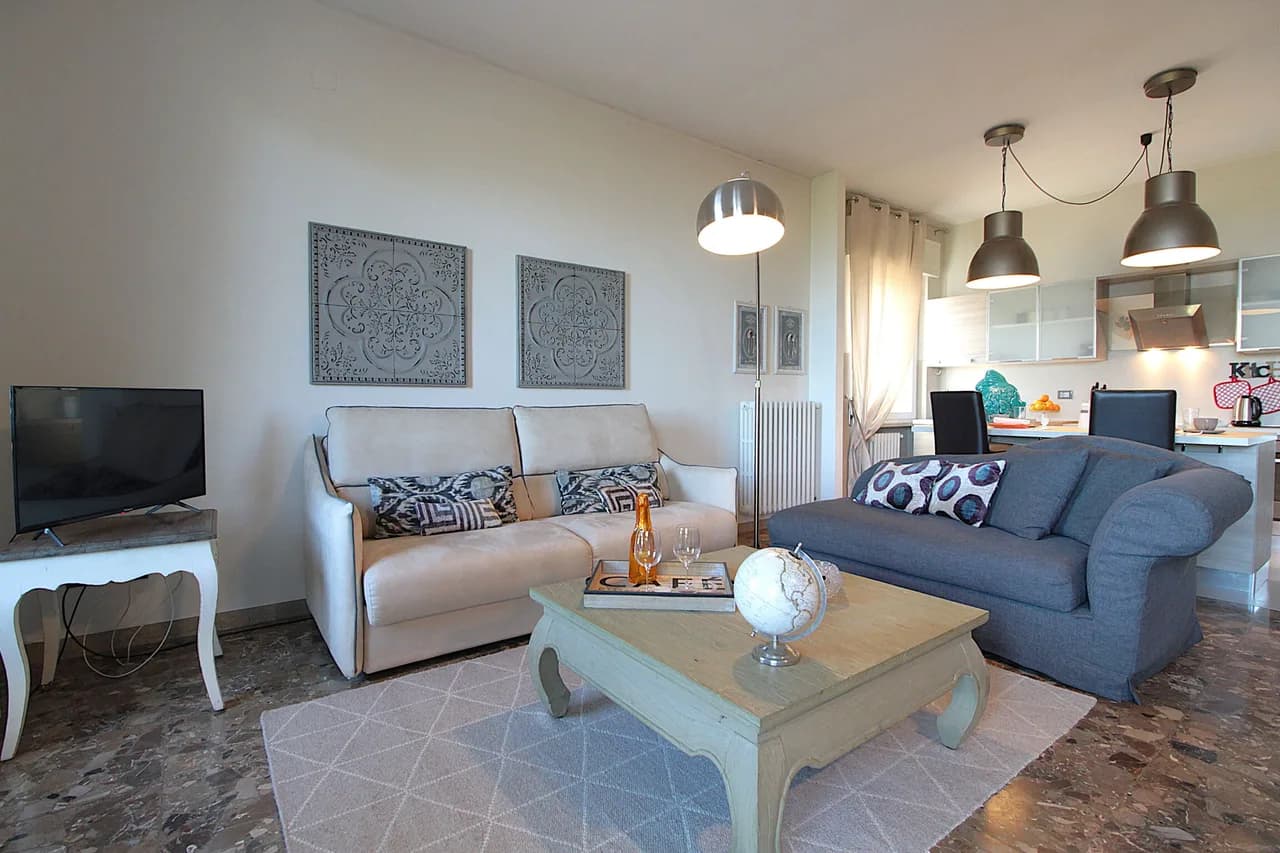 Jacuzzi Two Bedroom Apartment in Desenzano del Garda