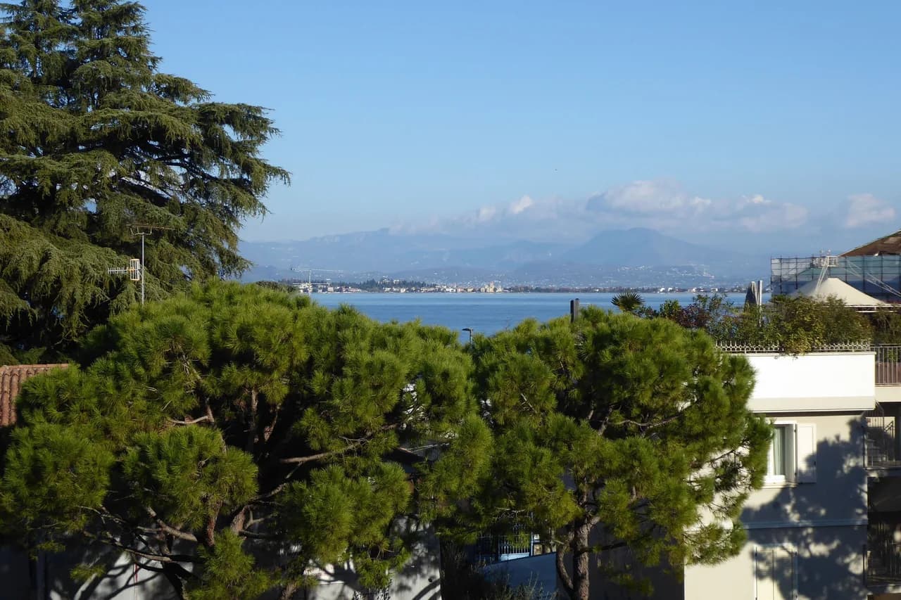 Jacuzzi Two Bedroom Apartment in Desenzano del Garda, Foto 3