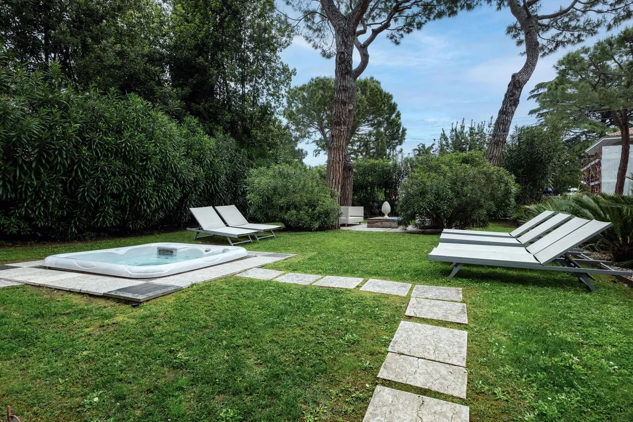 Jacuzzi Two Bedroom Apartment in Desenzano del Garda, Foto 4