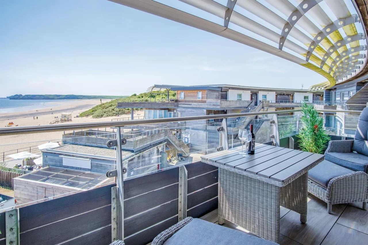 Beachfront Two Bedroom Apartment in Tenby, Foto 3