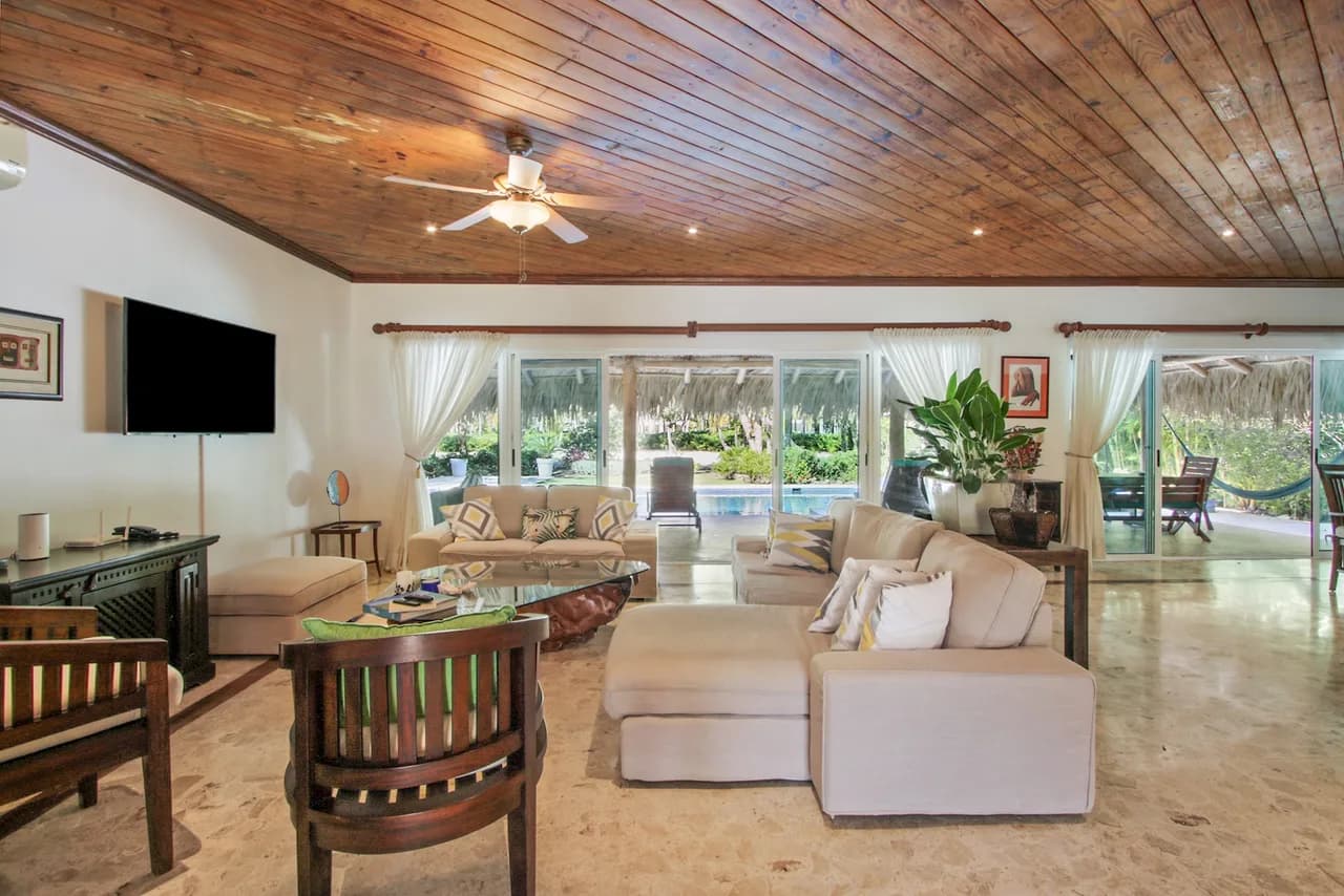 Golf front luxury villa right on La Cana Golf Course – With pool, jacuzzi, touring cart & maid photo 2
