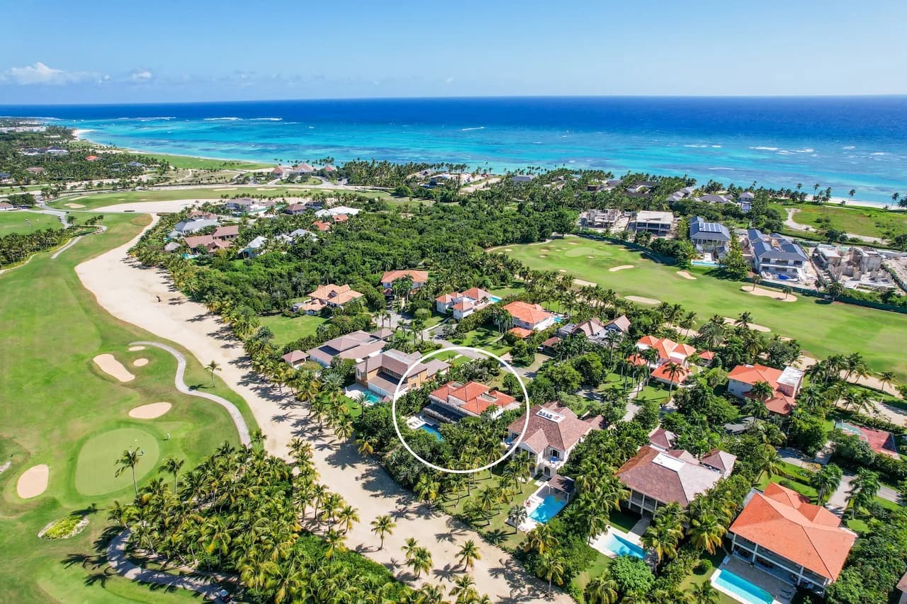 Golf front luxury villa right on La Cana Golf Course – With pool, jacuzzi, touring cart & maid photo 5