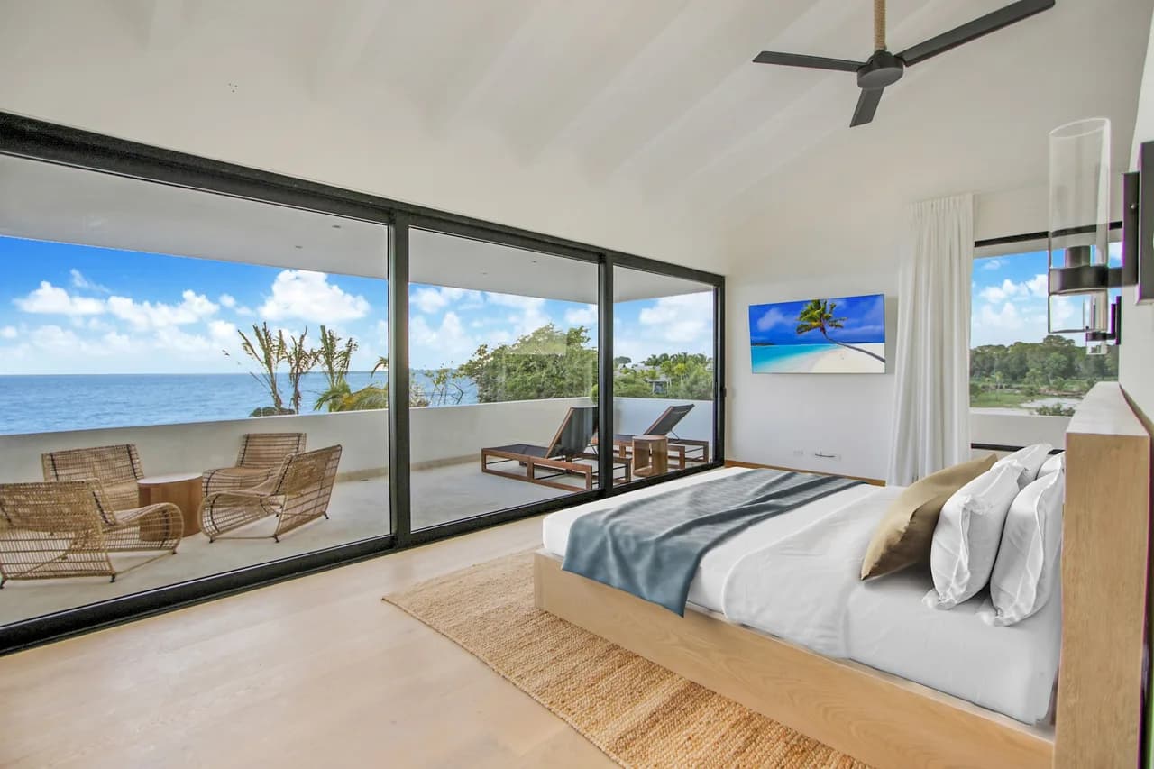 Oceanfront Twelve-Bedroom Villa in La Romana photo 3