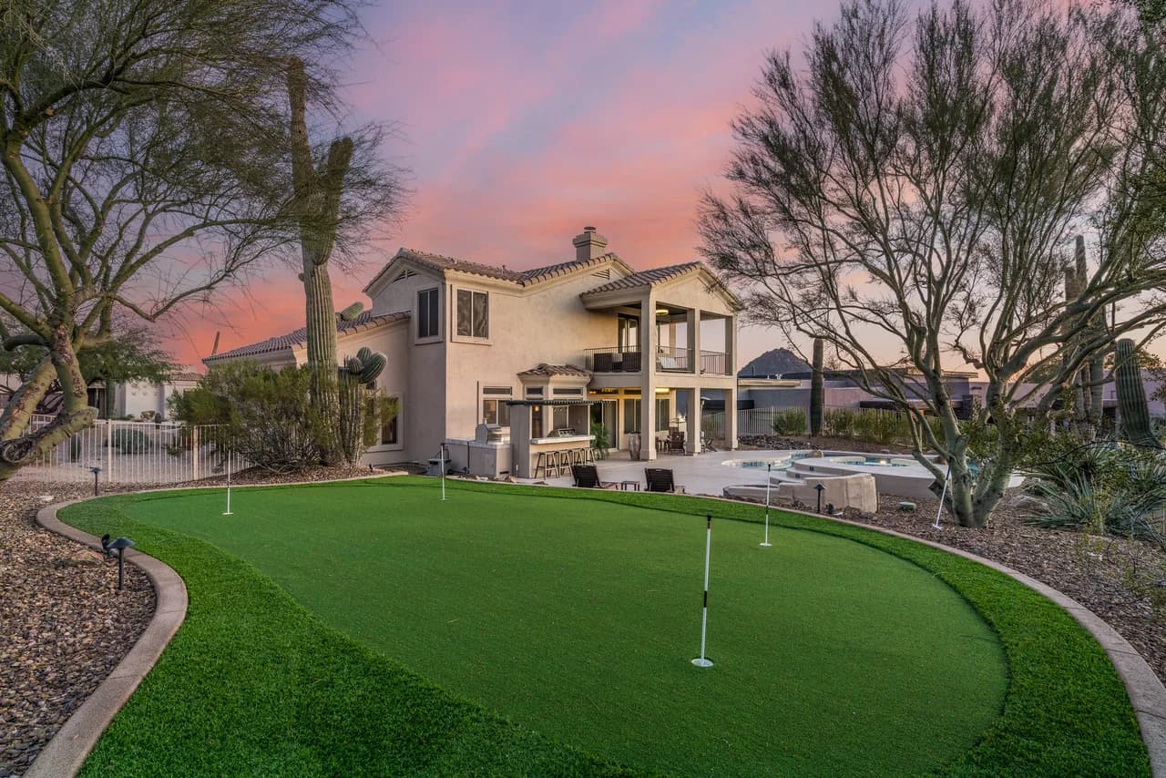 Perfección Pinnacle by Porter | Piscina climatizada y spa con putting green exterior, foto 2