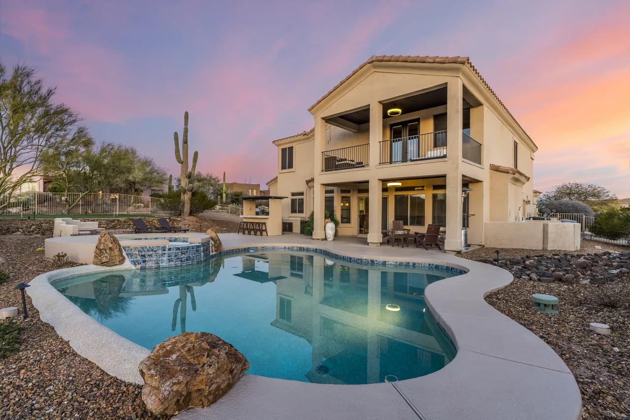 Perfección Pinnacle by Porter | Piscina climatizada y spa con putting green exterior, foto 5