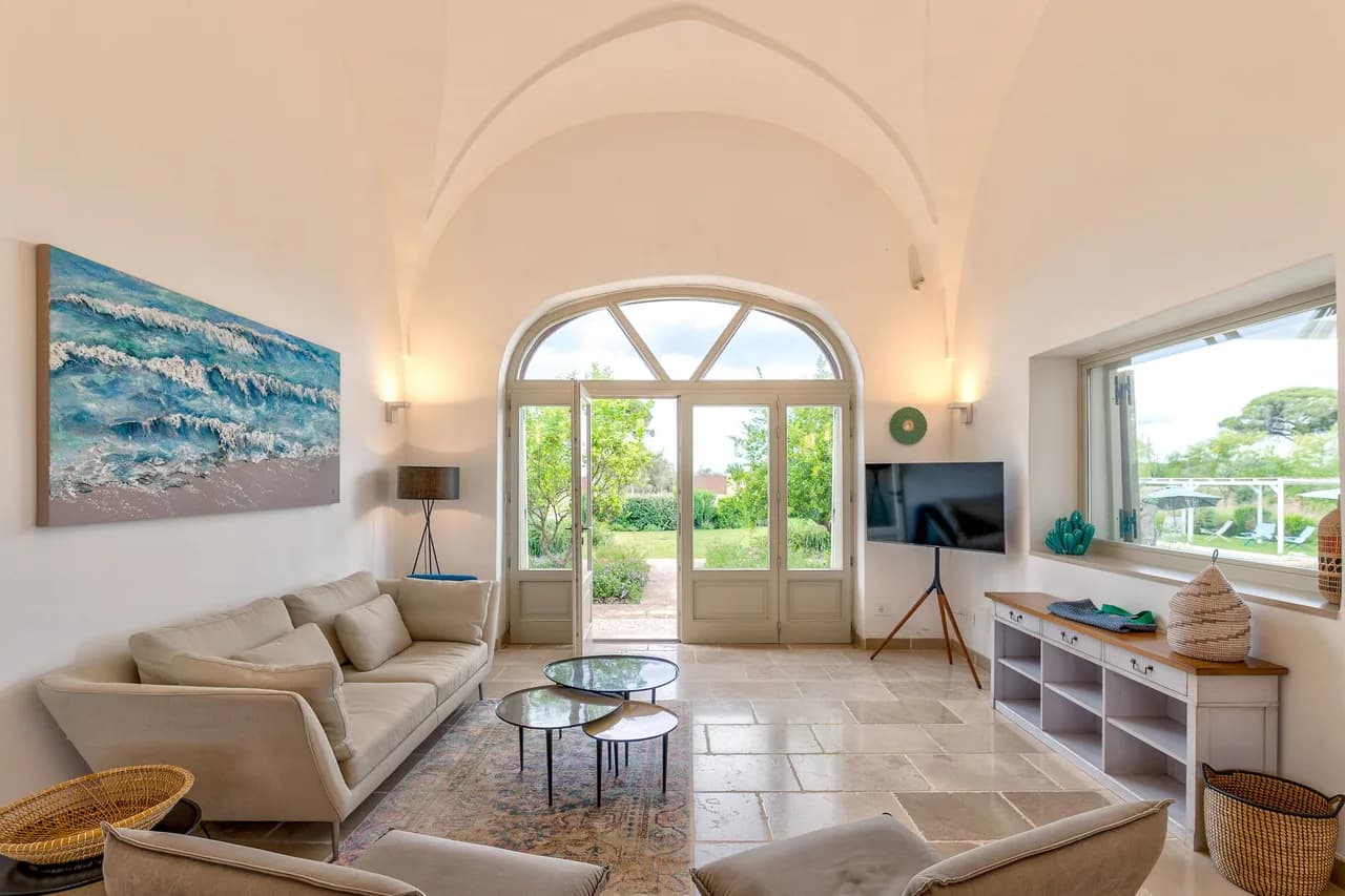 Elegant Five-Bedroom Retreat in Puglia photo 3