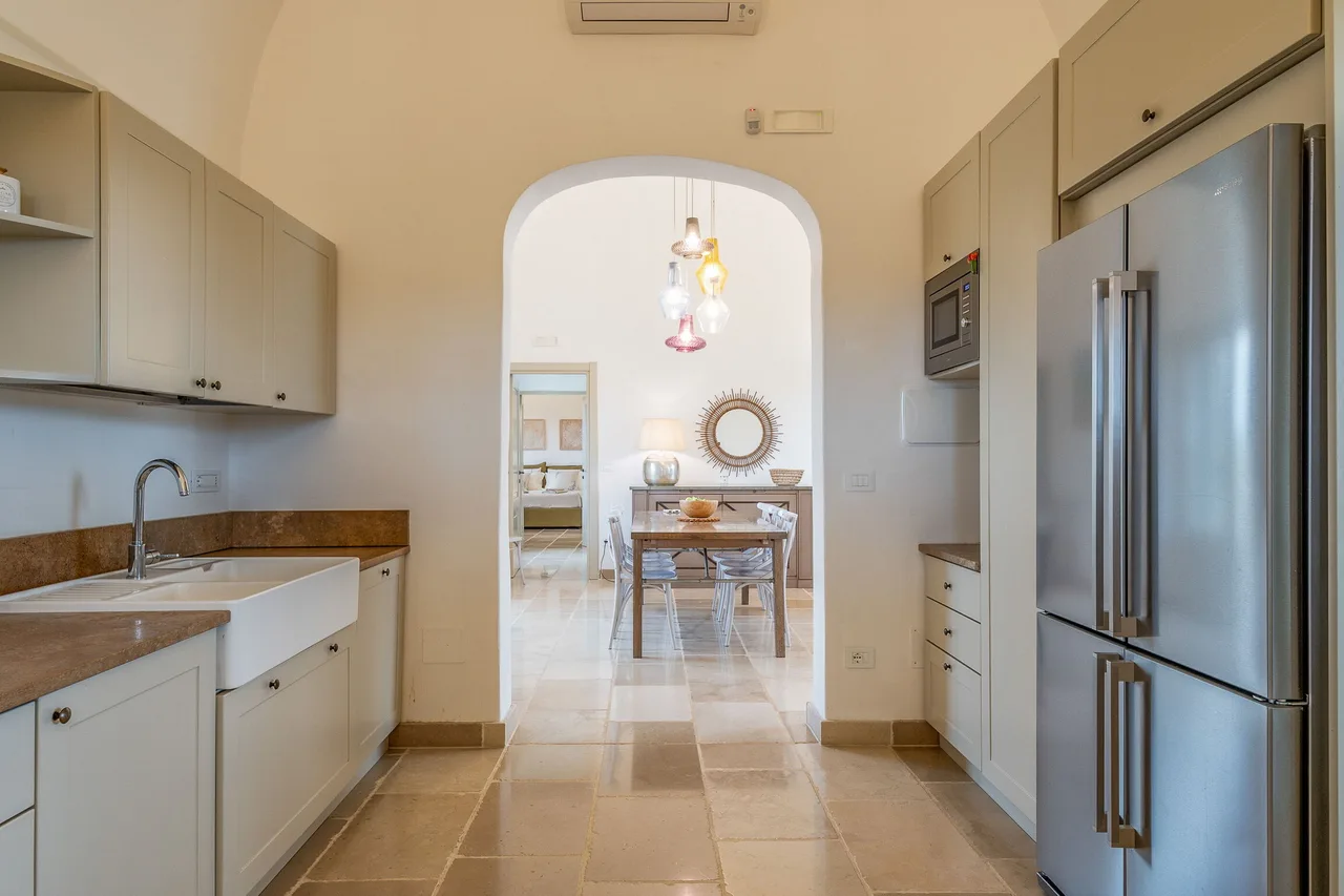 Elegant Five-Bedroom Retreat in Puglia photo 4