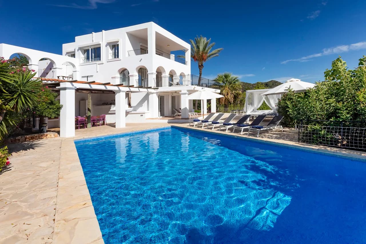 Spacious Family Villa with Pool in Ibiza photo 2