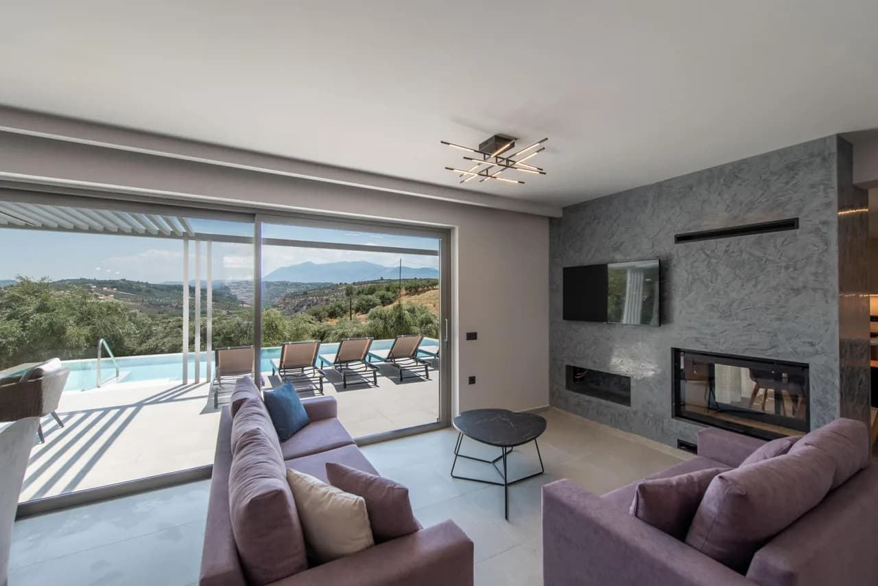 Modern Four-Bedroom Villa in Crete photo 3
