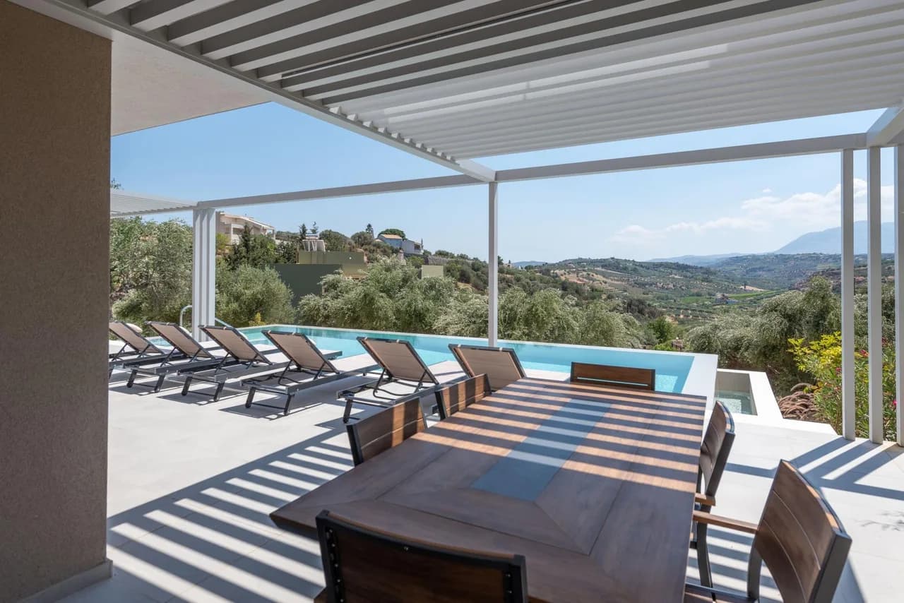 Modern Four-Bedroom Villa in Crete photo 4