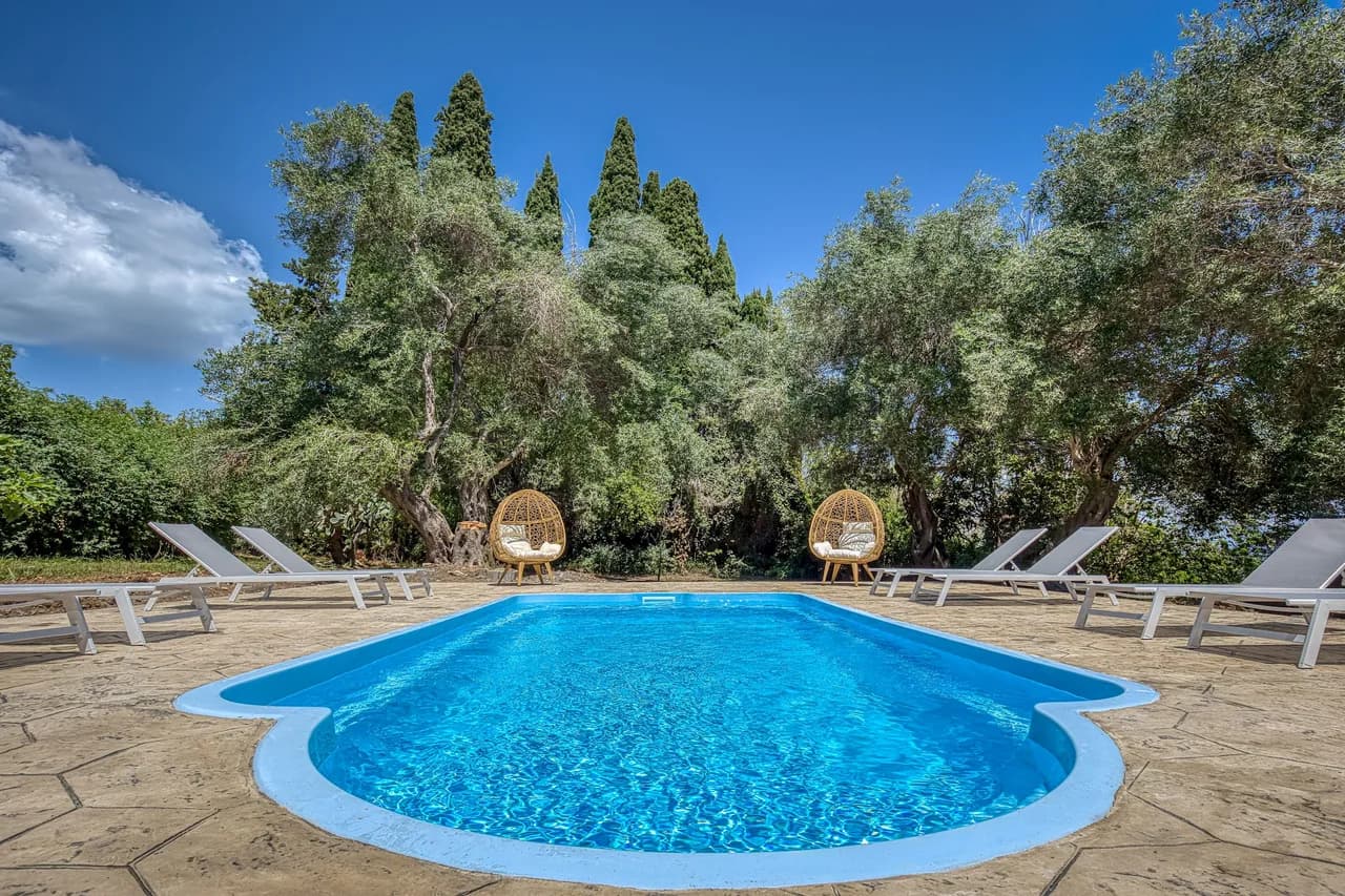 Seaview Four-Bedroom Villa in Perama, Corfu, Foto 2