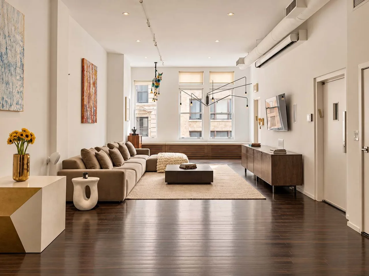 Keyed-Elevator Three Bedroom Loft in New York City photo 2