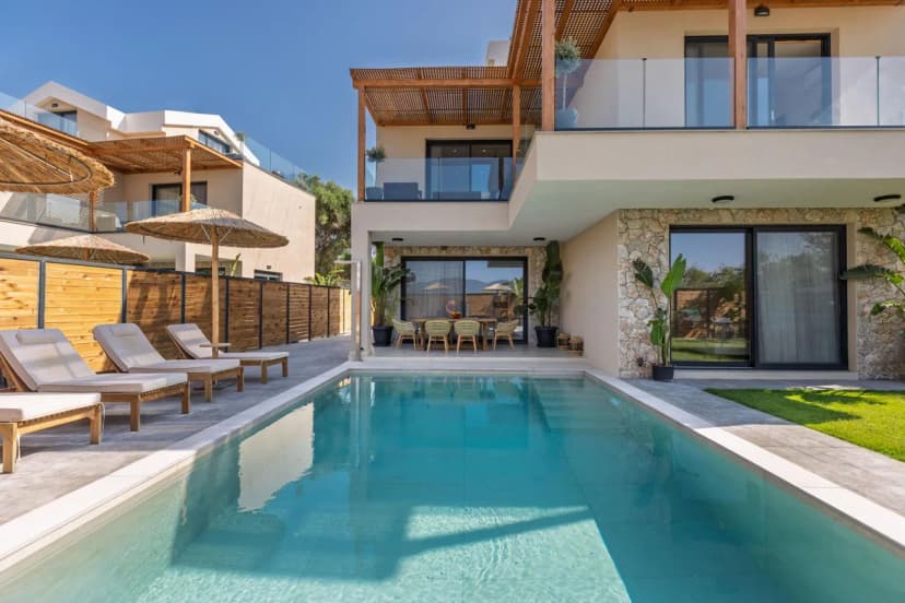 Cameo 1  Luxury Villa with Pool