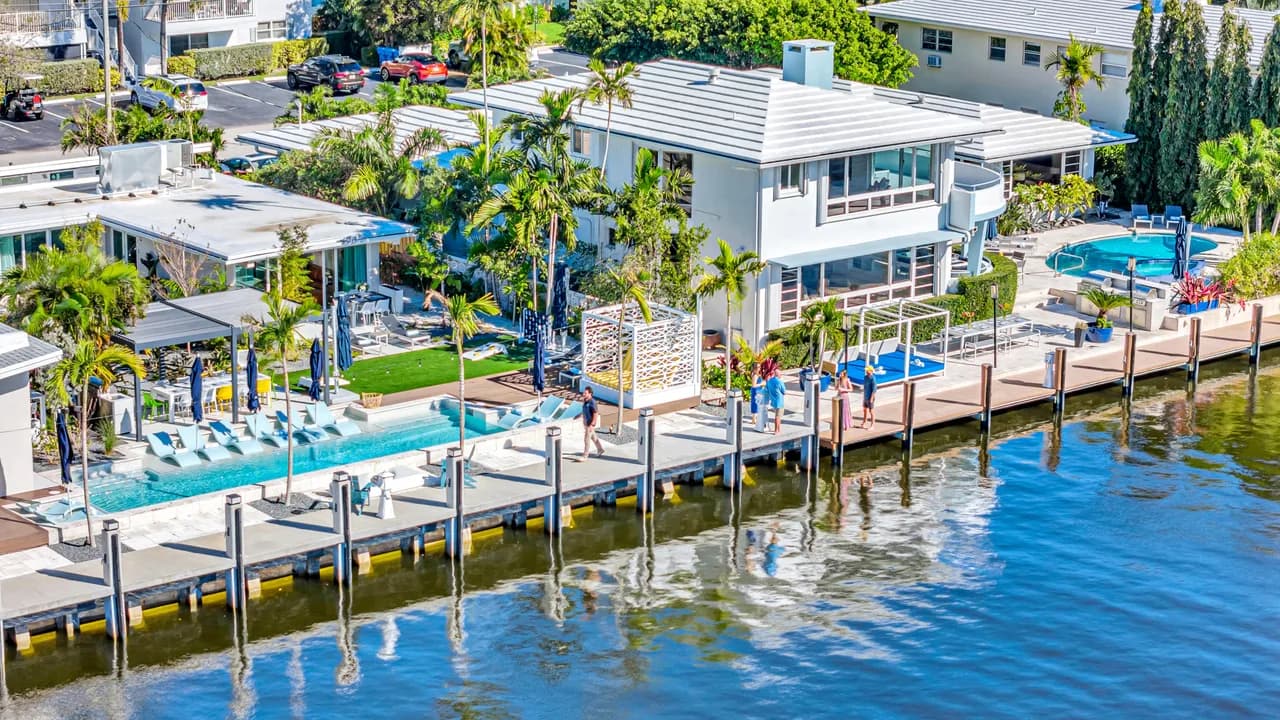 Waterfront Compound with Two Heated Pools in Fort Lauderdale photo 2