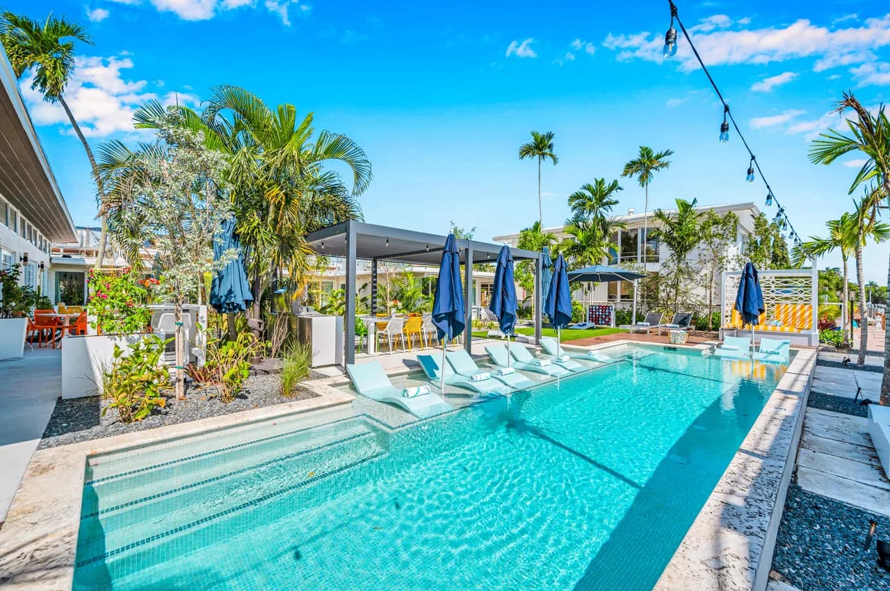 Waterfront Compound with Two Heated Pools in Fort Lauderdale photo 5