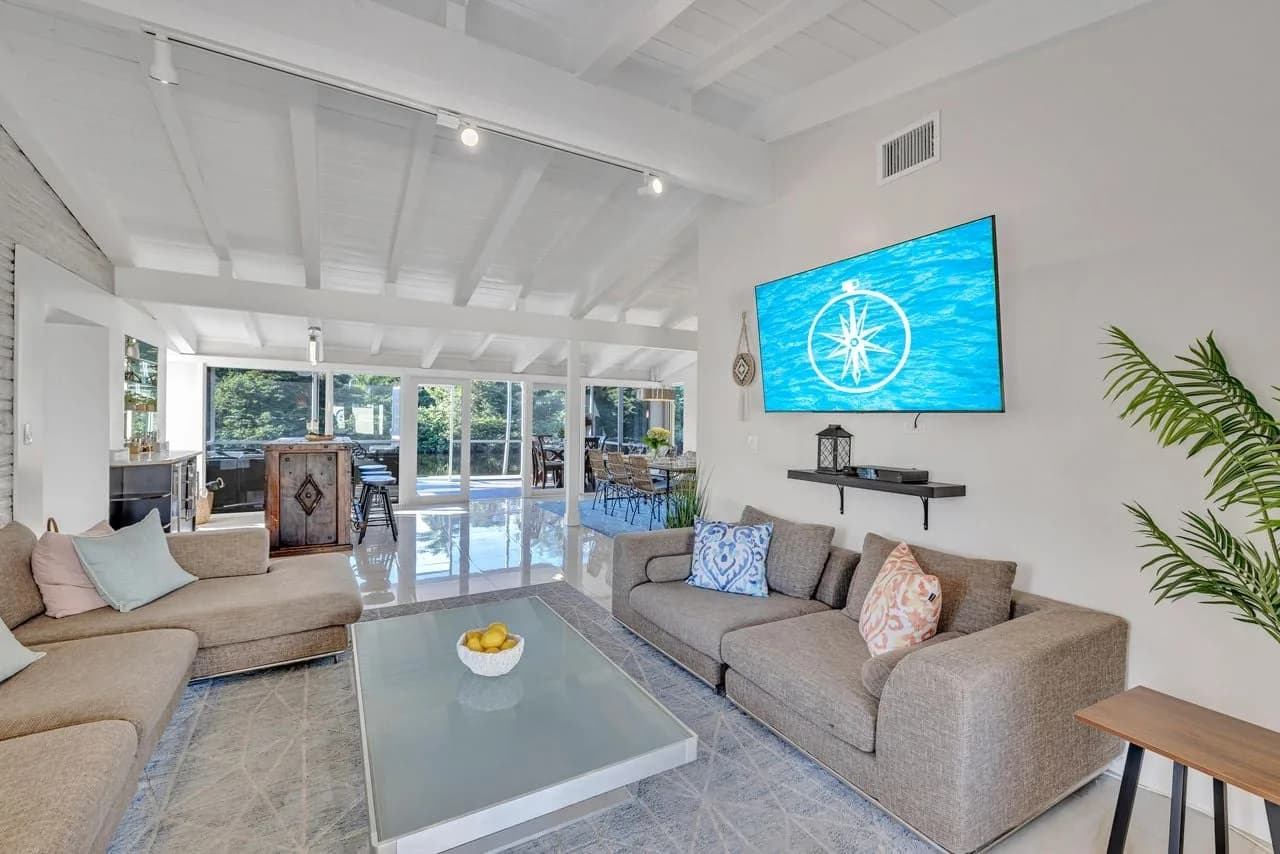 Waterfront Seven Bedroom Residence in Soroka Shores, photo 2