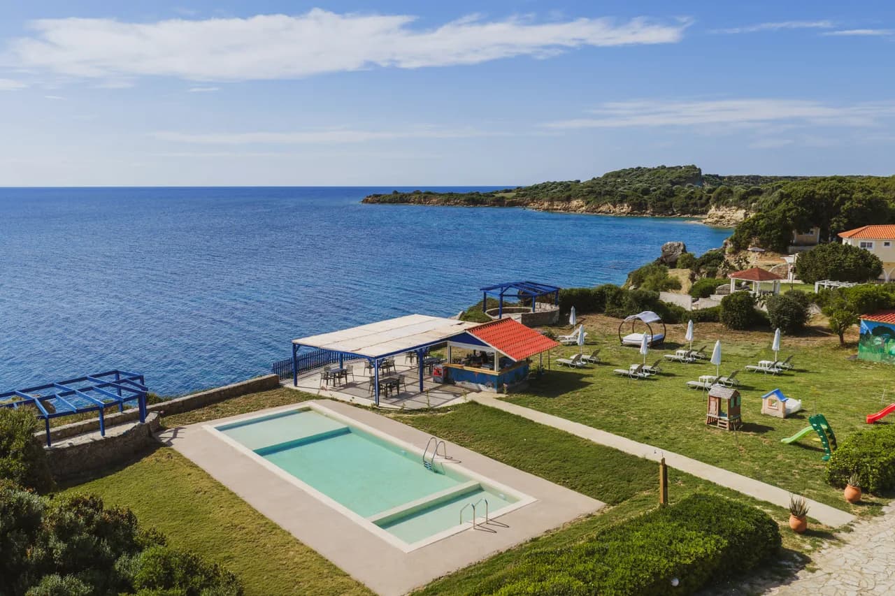Seaside Retreat Two Bedroom Villa in Porto Roma, photo 4