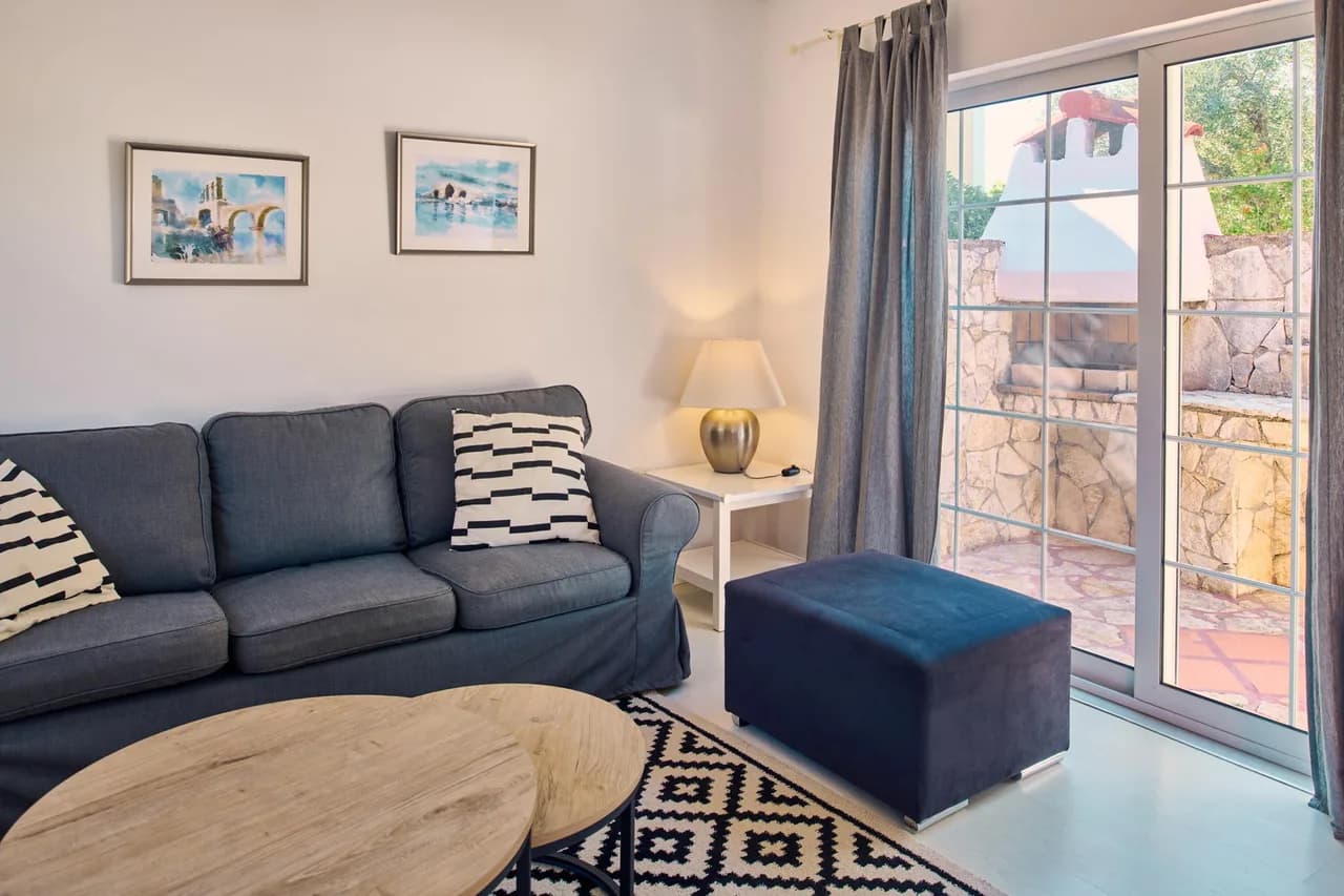 Beachfront Two Bedroom Villa in Porto Roma, Foto 5