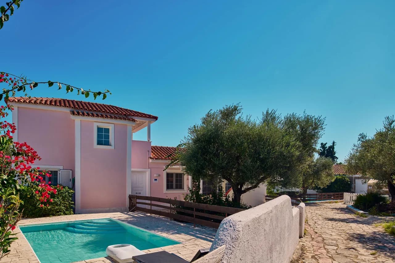 Seaside Retreat with Free Parking in Porto Roma, Foto 3