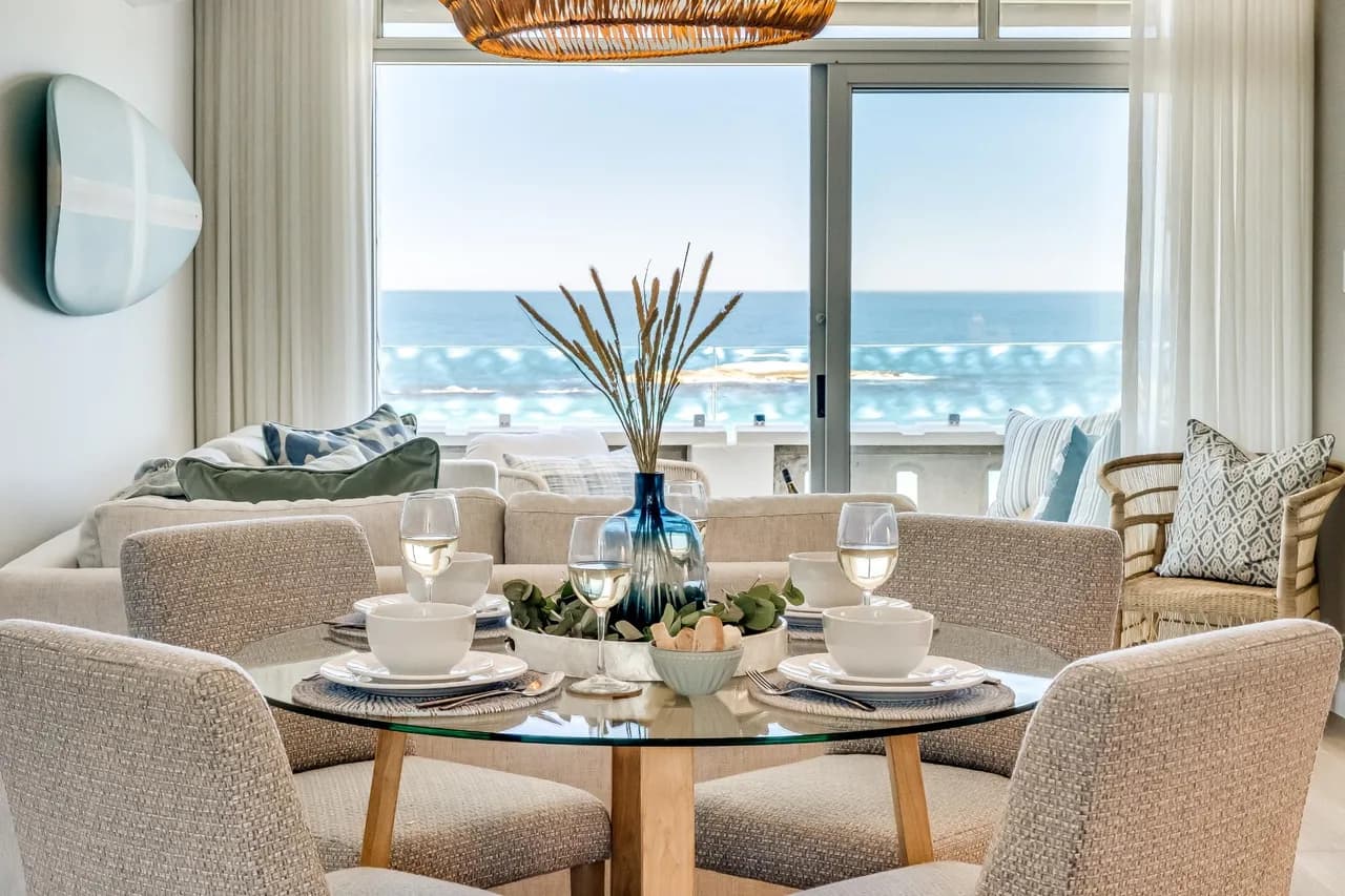 Beachfront Two Bedroom Apartment in Camps Bay, Foto 3