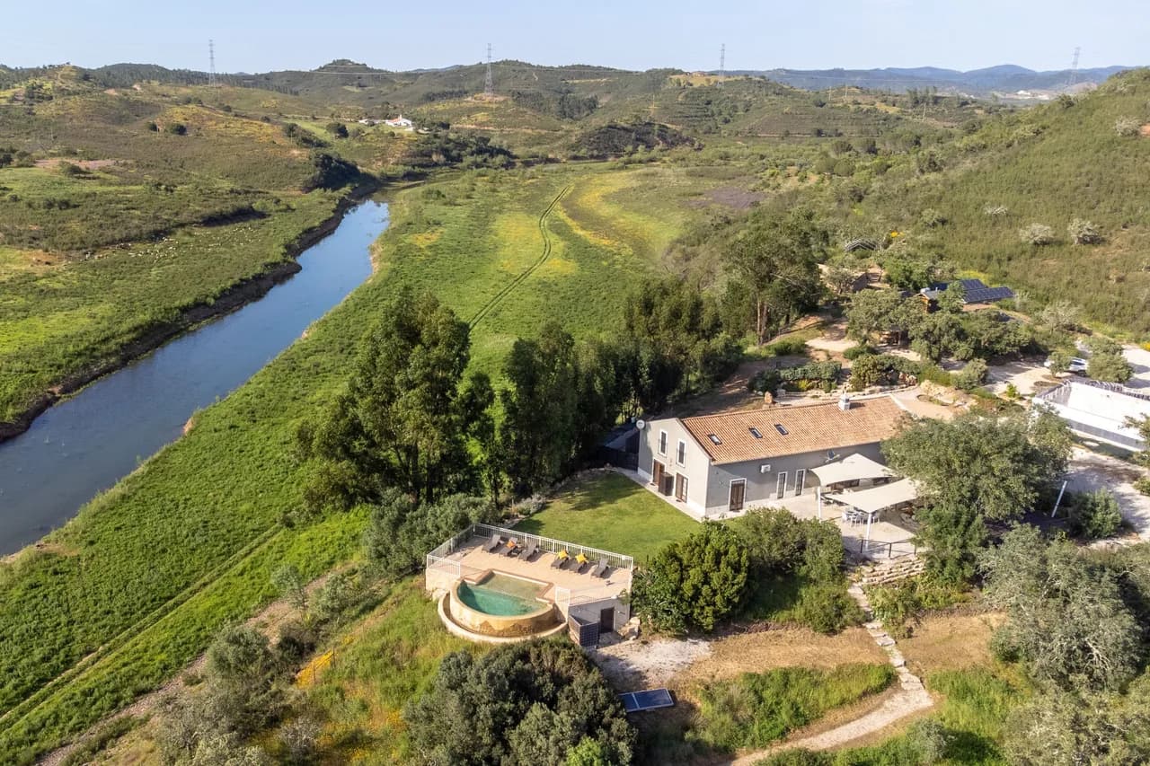 Contemporary Five Bedroom Villa in Algarve photo 3